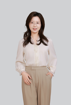 7.李丽形象照.jpg
